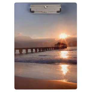 Pranchetas Pier da praia ao pôr do sol, Havaí