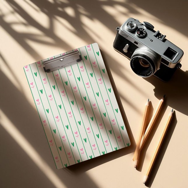 Pranchetas Pink Heart Blooms & Green Heart - Modern Valentine (Criador carregado)