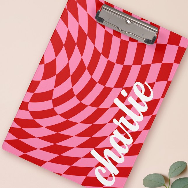 Pranchetas Pino vermelho de onda da prancha retrovisor vermel (Retro checkerboard swirl wave pin red clipboard)