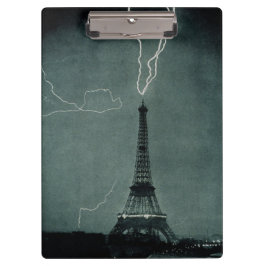 Pranchetas Relâmpago atinge a torre Eiffel