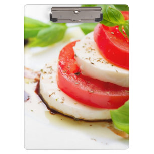 Pranchetas Salada de Caprese. Fatias do tomate e da mussarela