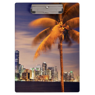 Pranchetas Skyline dos EUA, Florida, Miami no crepúsculo