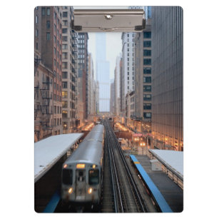 Pranchetas Trilho elevado em Chicago do centro sobre Wabash