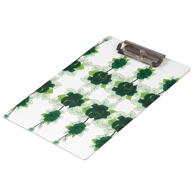 Pranchetas Um filhote de recuperação de ouros fica em um camp (Inclinado)