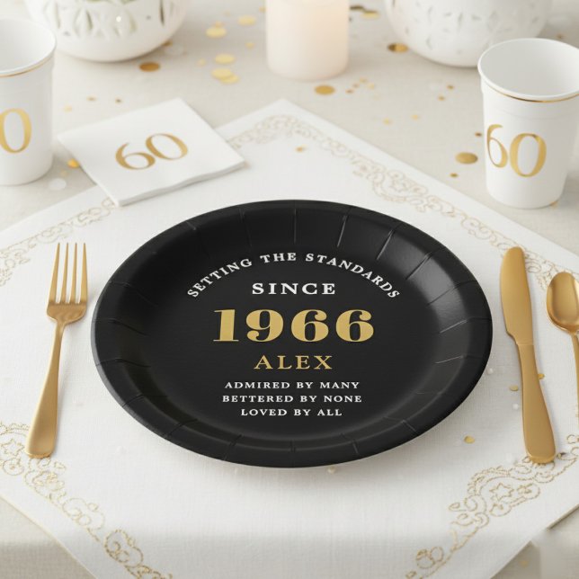 Prato De Papel 60th Birthday Name 1966 Black Gold Elegant Chic (1966 black birthday paper plate. White background)