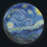 Prato De Papel A Noite Estrelada, 1889, por Vincent van Gogh<br><div class="desc">A Noite Estrelada,  1889,  por Vincent van Gogh. Ele mostra a visão da janela voltada para leste da sua sala de asilo em Santo-Rémy-de-Provence,  logo antes do nascer do sol,  com a adição de uma vila imaginária.</div>