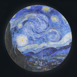Prato De Papel A Noite Estrelada de Van Gogh<br><div class="desc">Uma pintura a óleo do pintor holandês excelente Vincent Van Gogh (1853-1890), considerado por alguns como sua mais famosa obra de arte, Van Gogh pintou "A Noite Estrelada" em 1889 da memória enquanto vivia em um asilo na França onde ele se tinha inscrito para depressão. A cena retrata a vista...</div>