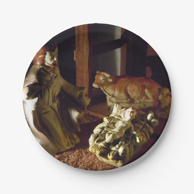 PRATO DE PAPEL AFASTADO EM UM COMEDOIRO (Frente)