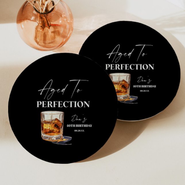 Prato De Papel Aged To Perfection Whisky Glass Birthday Party (Criador carregado)