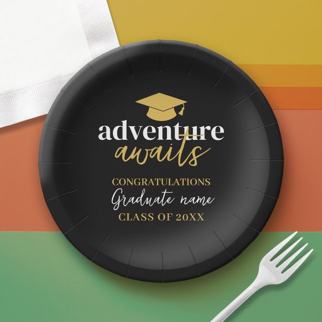 Prato De Papel Aguardas de Aventura - Boné de Nome Graduação Dour (Custom Graduation Paper Plate)