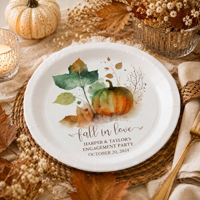 Prato De Papel Apaixonar-Se Pumpkin Elegante Russo (Set the table for a beautiful autumn celebration with these paper plates.)