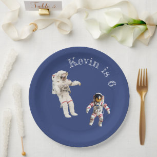 Prato De Papel Astronautas no Nome do Monograma do Espaço