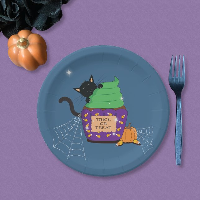 Prato de Papel Azul Halloween Gato Preto (Cute Halloween blue paper plate with a black cat .)