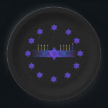 Prato De Papel Bar Estrela Menorah<br><div class="desc">Para a sua festa Chanukkah. Uma imagem fractal roxa e azul,  com um Magen David (Estrela de David),  no meio,  como uma menorah Chanukkah. Tudo num fundo estelar. Esta imagem também está disponível nos convites de festas Chanukkah e em muitos outros itens.</div>