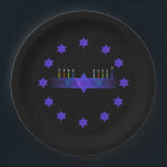 Prato De Papel Bar Estrela Menorah<br><div class="desc">Para a sua festa Chanukkah. Uma imagem fractal roxa e azul,  com um Magen David (Estrela de David),  no meio,  como uma menorah Chanukkah. Tudo num fundo estelar. Esta imagem também está disponível nos convites de festas Chanukkah e em muitos outros itens.</div>