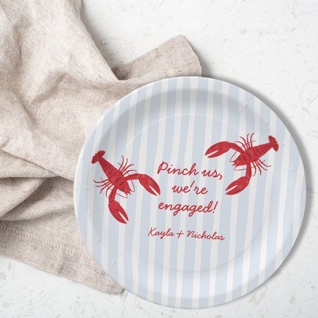 Prato De Papel Beliscão Estamos Engajados Ensopado de Lagostim En (Pinch Us We’re Engaged Crawfish Boil Engagement Paper Plates)