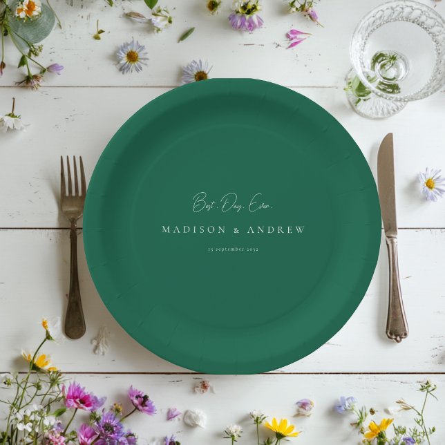 Prato De Papel BEST DAY EVER! Modern Minimal Green Wedding (BEST DAY EVER! Modern Minimal Green Wedding Paper Plates with your Name and date.)