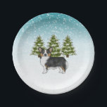 Prato De Papel Black Tricolor Pembroke Corgi Dog Winter Christmas<br><div class="desc">A ilustração original do desenho animado de Destei de um cão da raça Pembroke Welsh Corgi, casaco tricolor preto. O cachorro é colocado numa cena fria de inverno. No local, está nevando ao fundo e há três pés verdes atrás do cão. As árvores têm neve neles. O fundo é um...</div>