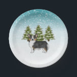 Prato De Papel Black Tricolor Pembroke Corgi Dog Winter Christmas<br><div class="desc">A ilustração original do desenho animado de Destei de um cão da raça Pembroke Welsh Corgi, casaco tricolor preto. O cachorro é colocado numa cena fria de inverno. No local, está nevando ao fundo e há três pés verdes atrás do cão. As árvores têm neve neles. O fundo é um...</div>