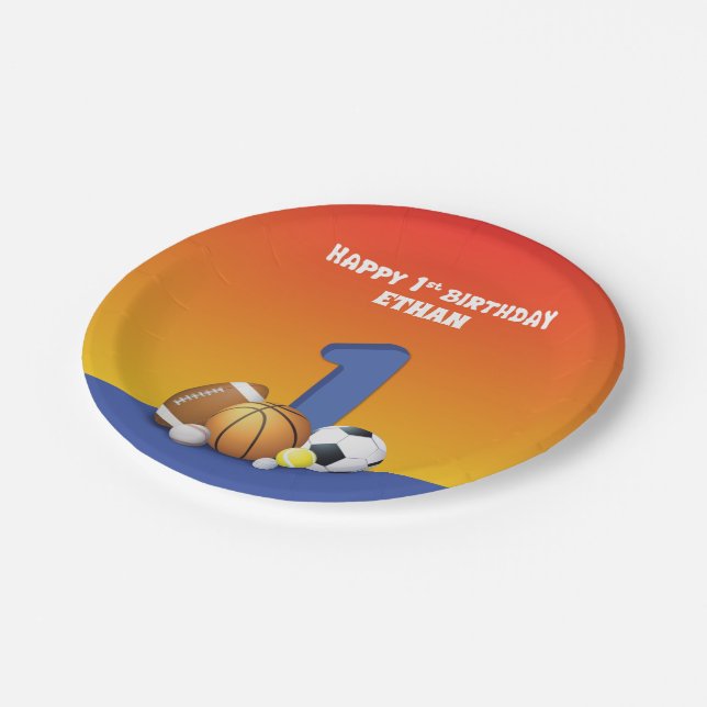Prato De Papel Bolas de Esportes de Menino de Nome Personalizado (Inclinado)
