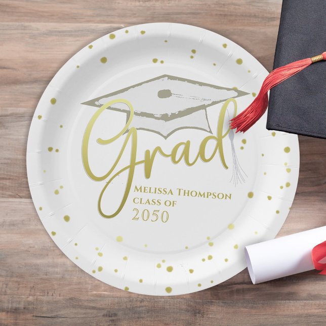 Prato De Papel Boné de formatura de Caligrafia Dourada Formando (Large gold script grad design with graduation cap and personalized class year celebration theme.)