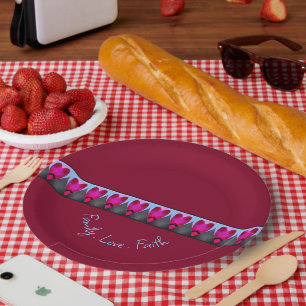Prato De Papel Borgonha com padrão de coração cor-de-rosa