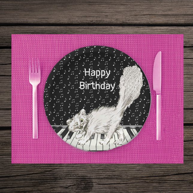 Prato De Papel Branca sorrindo Gato Venenoso em Notas de Música P (White winking cat walking on piano keys on black with white music note paper Birthday party plates.)