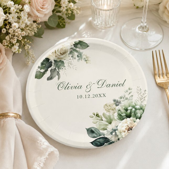 Prato De Papel Casamento Boho Verde Sálvia e Flores de Marfim (Boho Sage Green and Ivory Flowers Wedding Paper Plates on a wedding table with flowers)