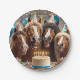 Prato De Papel Cavalos celebrando aniversário com bolo e placa de