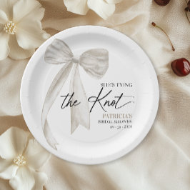Prato De Papel Chá de Noiva da White Bow She's Tying the Knot