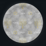 Prato De Papel Chanukah Elegante, Douradas Estrelas do Menorahs S<br><div class="desc">Chanukah Elegante Dourado e Silver Menorahs e Estrelas. Bonito! Obrigados para parar e comprar. Muito apreciado! Feliz Chanukah/Hanukkah! Tamanho e estilo: Placa de Papel Redonda de 9" Joga uma festa espetacular com placas de papel totalmente personalizáveis para corresponder ao seu tema! Cada conjunto de placas de papel é impresso em...</div>