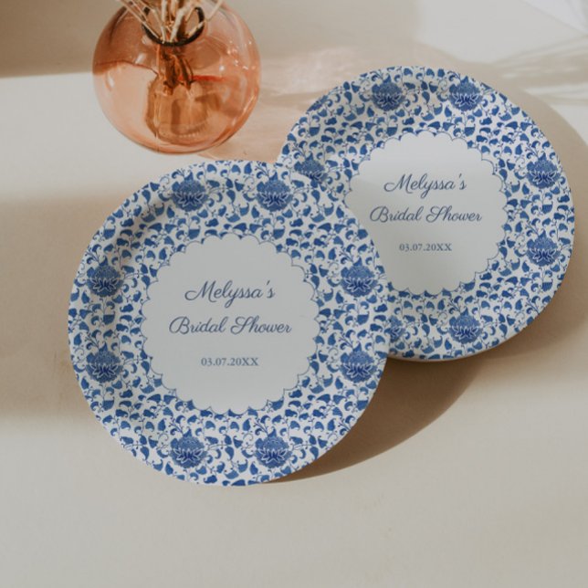 Prato De Papel Chinoiserie Chic Impressão Azul e Branco para Chá  (Blue and white china inspired bridal shower paper plates with scalloped border)