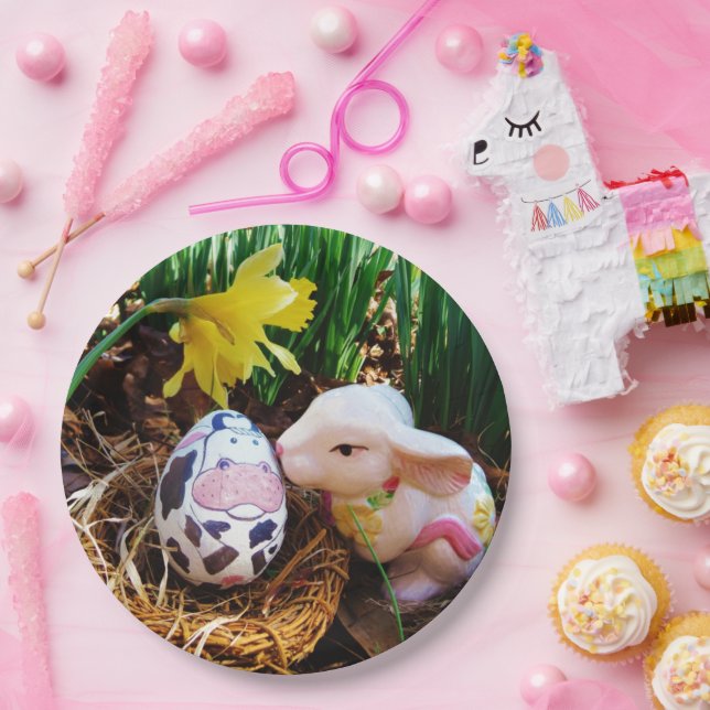 Prato De Papel Coelhinho da Páscoa beijando ovo de vaca (Festa)