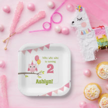 Coruja Rosa Que Está Virando 2 Segundo Aniversário