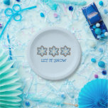 Prato De Papel Deixe-a nevar Floco de Neve de inverno Hanukkah<br><div class="desc">Apresentando uma ilustração original de um biscoito de açúcar em forma de neve. Excelente de Natal ou Hanukkah! Esta ilustração Chanukah também está disponível em outros produtos. Não vê o que está procurando? Precisa de ajuda para a personalização? Entre em contato com Rebecca para ter algo projetado só para você....</div>