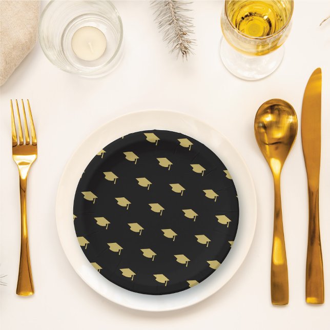 Prato De Papel Dourado Chapéu De Graduação No Partido Formando Mo (Gold Graduation Hat / Cap On Black (color is customizable) Modern Grad Party Paper Plates @ fatfatin)