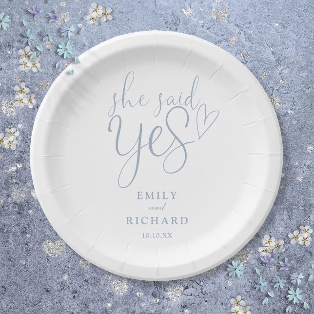 Prato De Papel Ela Disse Sim Festa de noivado Azul (She Said Yes Engagement Party Dusty Blue Paper Plates)