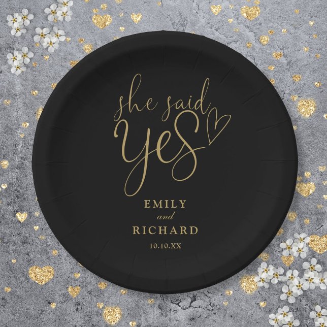 Prato De Papel Ela Disse Sim Festa de noivado Preta E Dourada (She Said Yes Engagement Party Black And Gold Paper Plates)