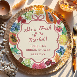 Prato De Papel Ela Está Fresca No Chuveiro de Noiva de Frutas do 