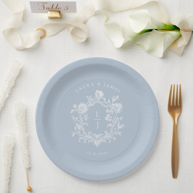 Prato De Papel Elegant Blue Floral Crest Monogram Wedding (Casamento)