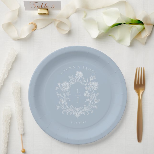 Prato De Papel Elegant Blue Floral Crest Monogram Wedding (Casamento)