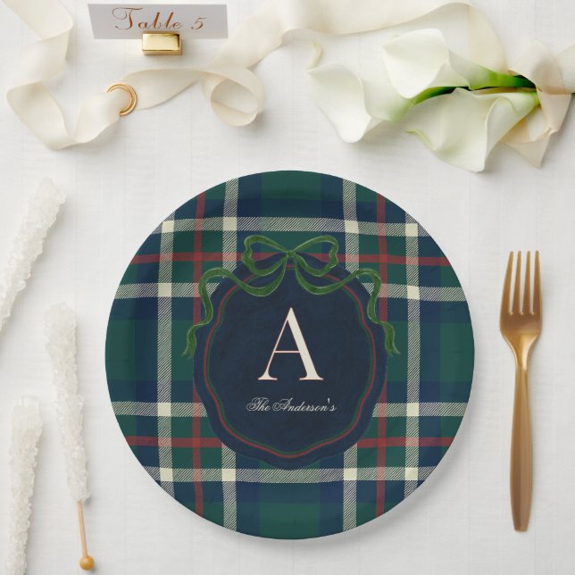 Prato De Papel Elegante Plaid Monograma de Natal Préppy (Casamento)