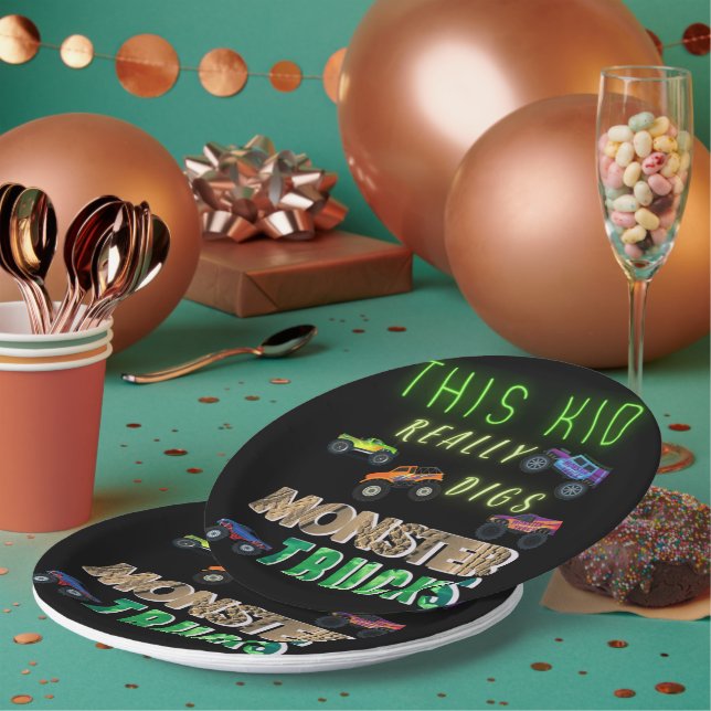 Prato De Papel Este Garoto Realmente Dura Caminhões Monstros (Múltiplo)