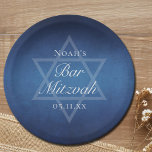 Prato De Papel Estrela Azul Moderna do Bar Formal Partido Mitzvah<br><div class="desc">Bonitas e profundas tonalidades de azul escuro criam uma textura como a água nesta placa de papel formal do Bar Mitzvah. Escrita elegante e minimalista em decoração com o nome do seu filho na sutil Estrela de David para celebrar a chegada do seu filho judeu.</div>