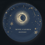 Prato De Papel Estrelas Celestiais Douradas Do Sol E Da Lua<br><div class="desc">Sol e lua de ouro celestial,  e estrelas num fundo azul marinho.</div>