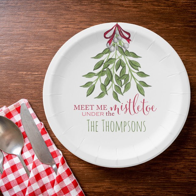 Prato De Papel Feliz de Natal Mistletoe Holiday Berries Greenery (Christmas holiday Merry mistletoe paper plate with whimsy typography. )