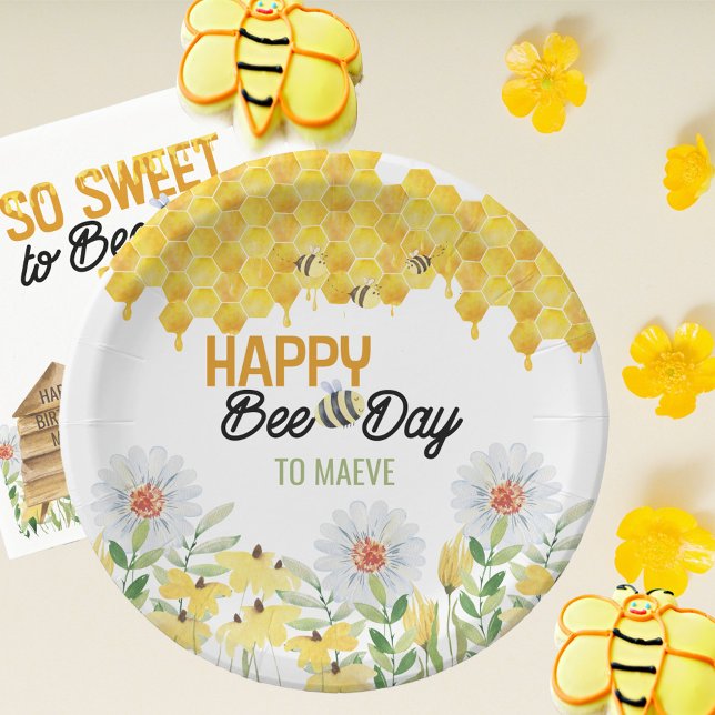 Prato De Papel Feliz Dia da Abelha para... Crianças São Considera (Happy Bee-Day! Bee birthday party paper plate with honecomb, bumblebees and flowers)