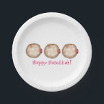 Prato De Papel Feliz Hanukkah Chanukah Jelly Rosquinha Doughnut<br><div class="desc">Apresenta um marcador original ilustrativo de uma deliciosa rosquinha de gelatina tocada com açúcar em pó. Perfeito para Hanukkah! Esta ilustração Chanukah também está disponível em outros produtos. Não vê o que está procurando? Precisa de ajuda para a personalização? Entre em contato com Rebecca para ter algo projetado só para...</div>