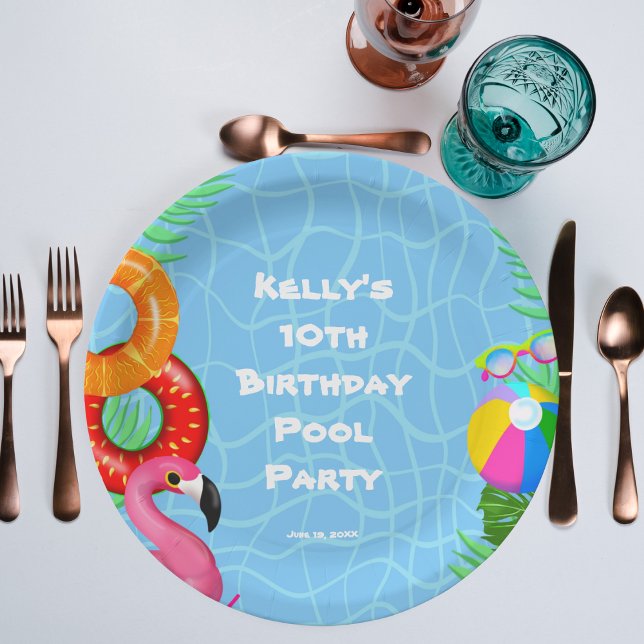 Prato De Papel Festa de Piscina Divertida Nadando Aniversário (Make a splash with these vibrant paper plates for your pool party extravaganza!)