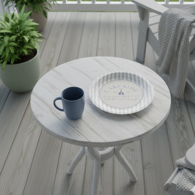 Prato De Papel Fim de Semana de Garotas no Lago Clássico para Des (Kick back at the lake with this coastal Classic Lake Bachelorette Girls Weekend Paper Plates!)